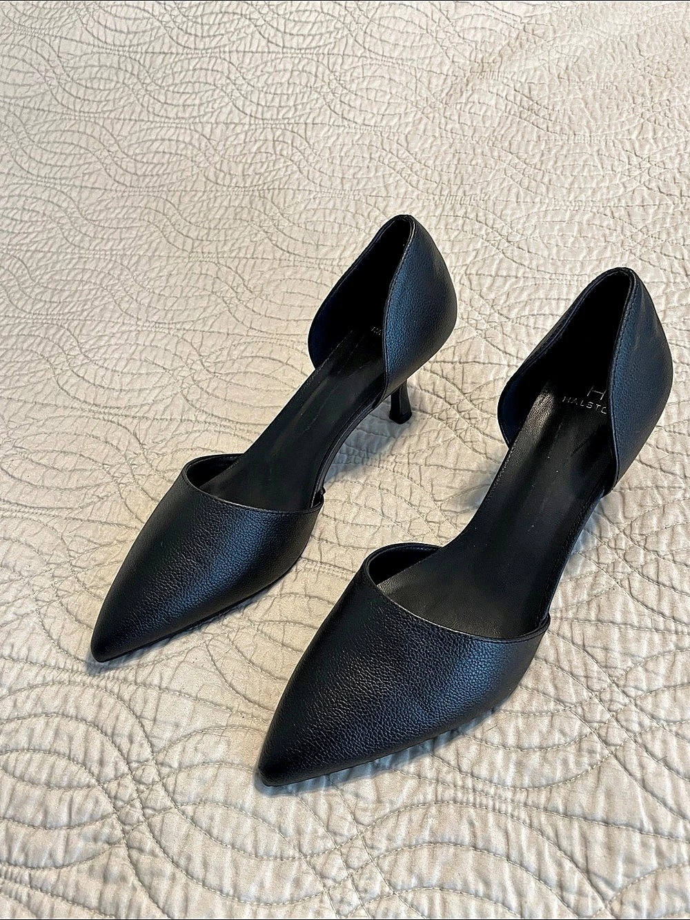 Halston Pointed Toe Kitten Heels in Black US 11